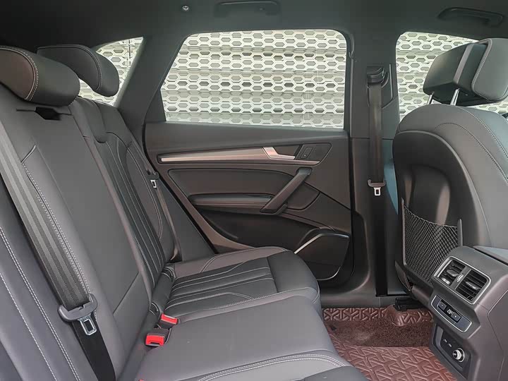 Фото 7 - Audi Q5L