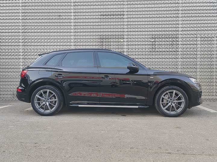 Фото 8 - Audi Q5L