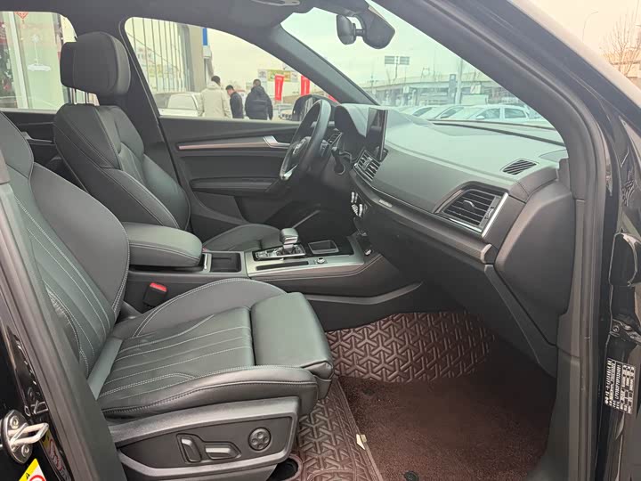 Фото 9 - Audi Q5L