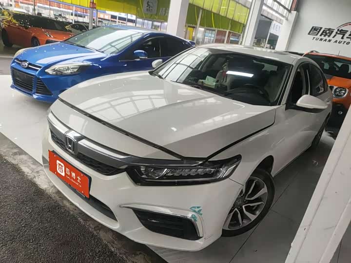 Фото 1 - Honda Inspire