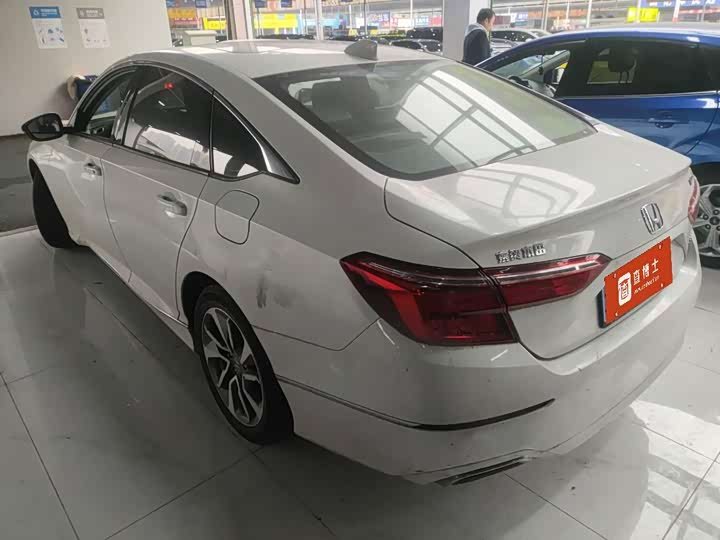 Фото 4 - Honda Inspire