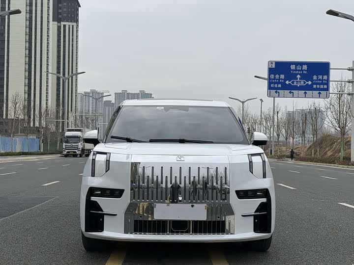 Фото 2 - Zeekr 009