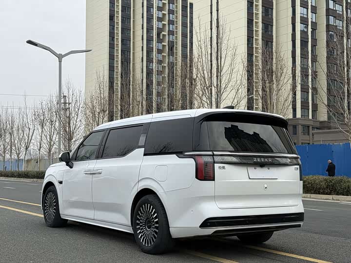 Фото 4 - Zeekr 009
