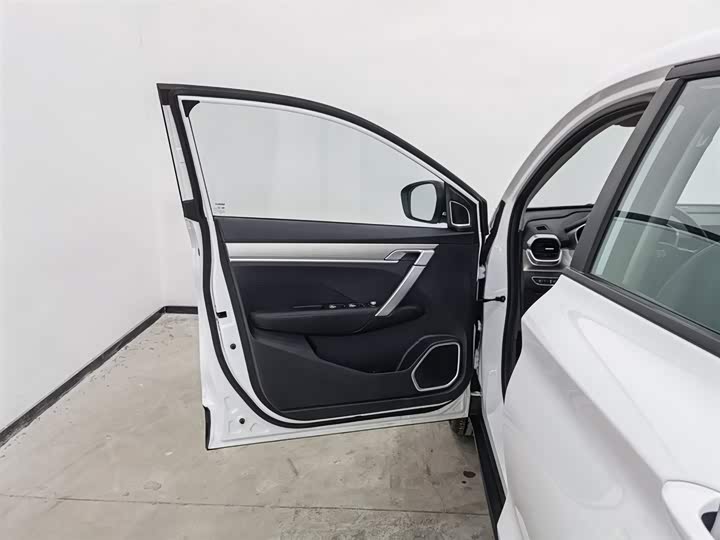 Фото 8 - Geely Coolray