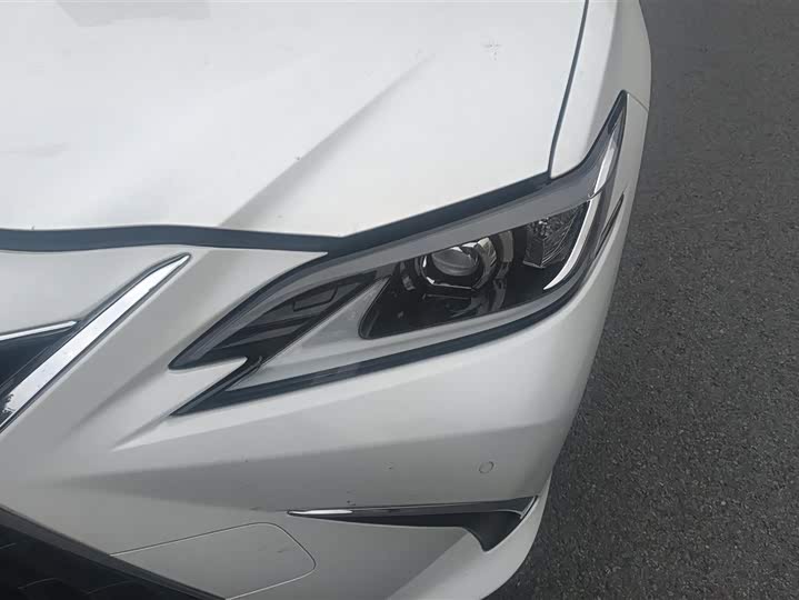 Фото 5 - Lexus ES