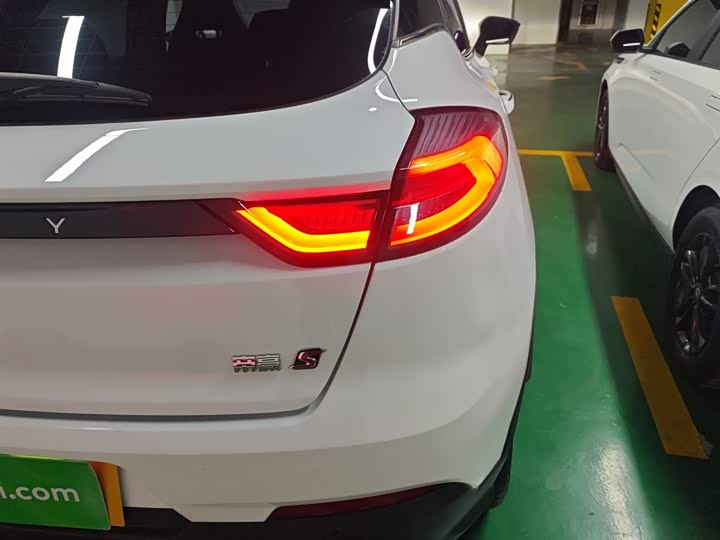 Фото 8 - Geely Emgrand GS