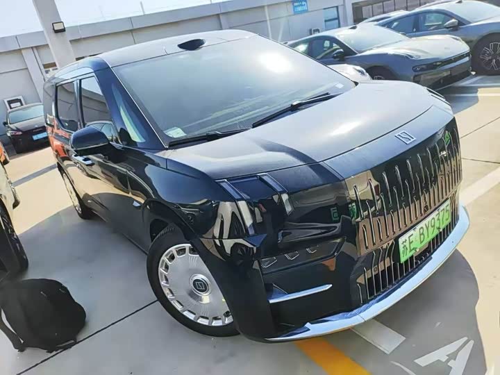 Фото 2 - Zeekr 009