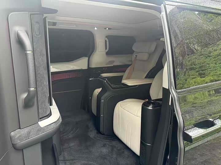 Фото 5 - Zeekr 009