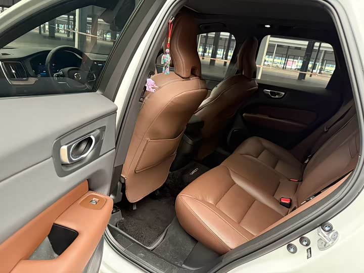 Фото 6 - Volvo XC60