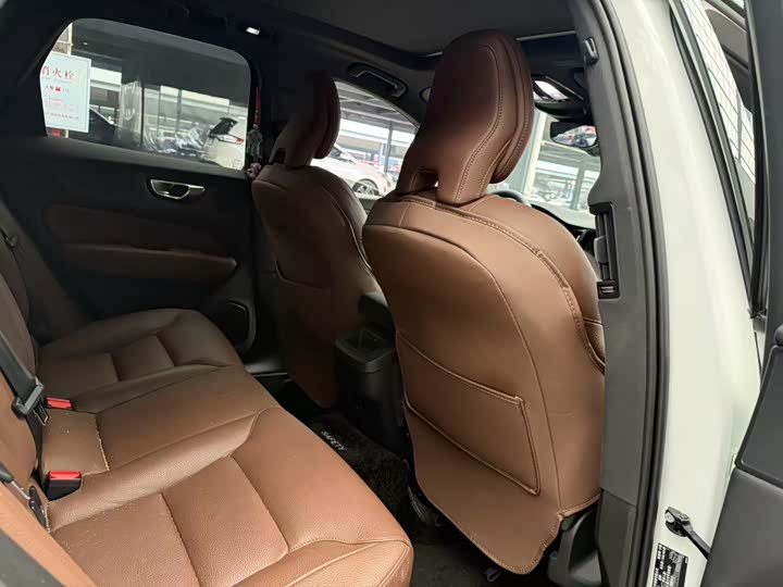 Фото 7 - Volvo XC60