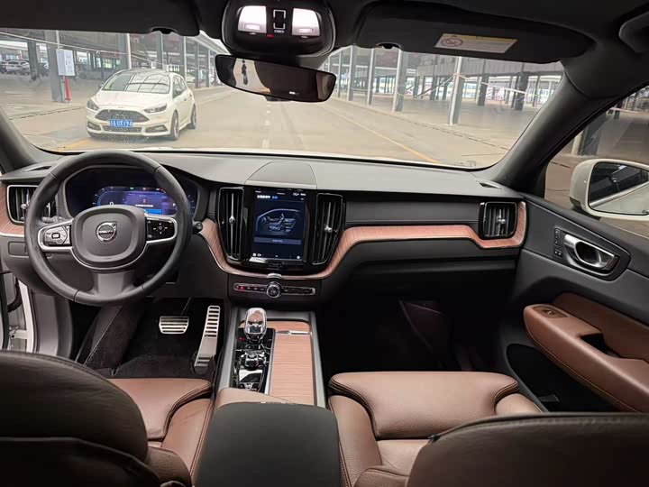 Фото 9 - Volvo XC60