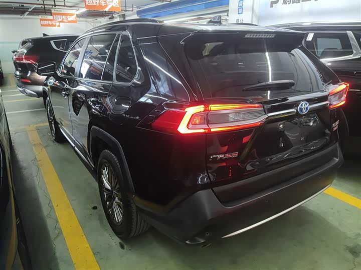 Фото 5 - Toyota Wildlander