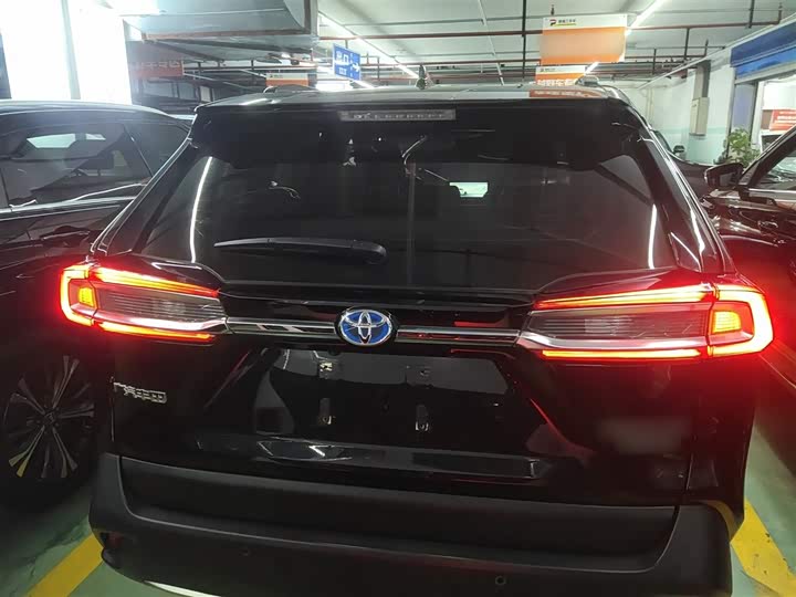 Фото 6 - Toyota Wildlander