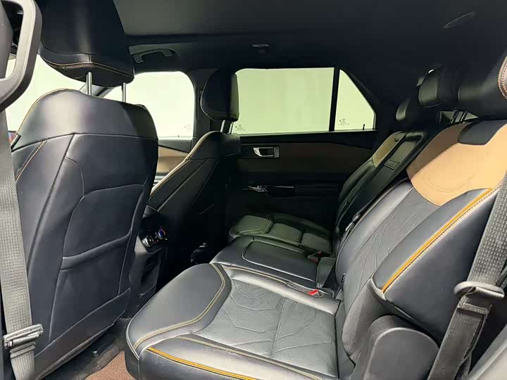 Фото 6 - Ford Explorer