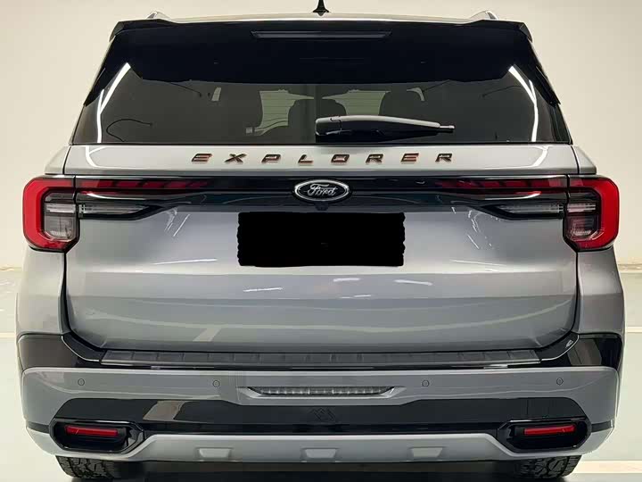 Фото 8 - Ford Explorer