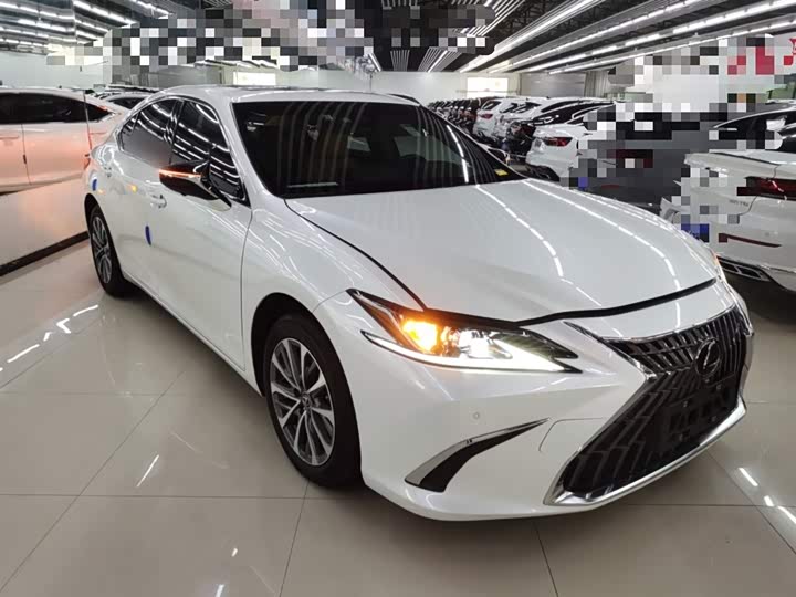 Фото 4 - Lexus ES