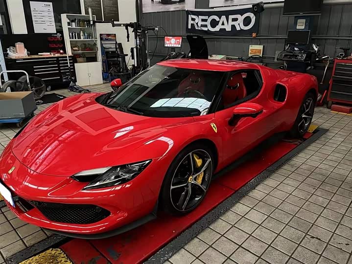 Фото 1 - Ferrari 296