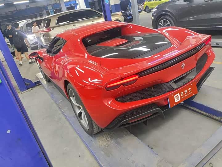 Фото 7 - Ferrari 296