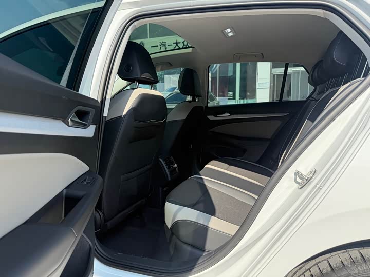 Фото 7 - Volkswagen Golf