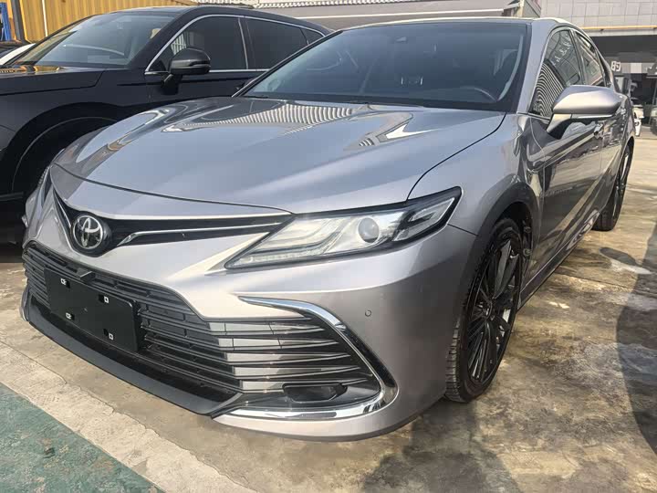 Фото 1 - Toyota Camry