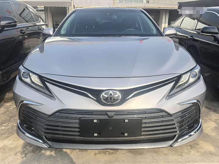 Фото 2 - Toyota Camry