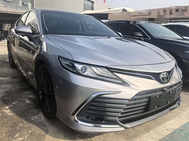 Фото 3 - Toyota Camry
