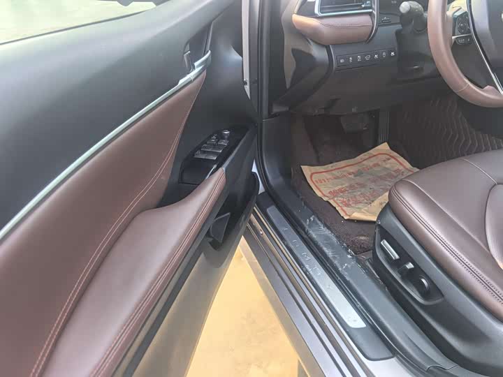 Фото 5 - Toyota Camry