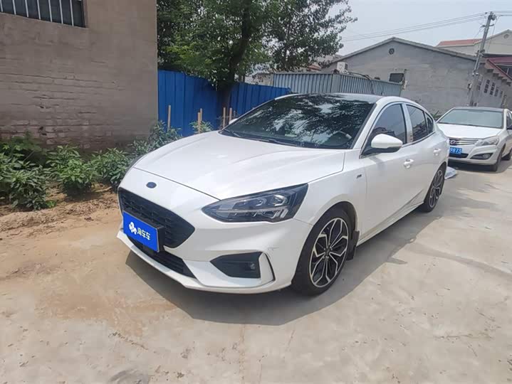 Фото 1 - Ford Focus