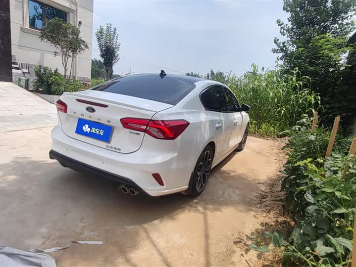 Фото 3 - Ford Focus