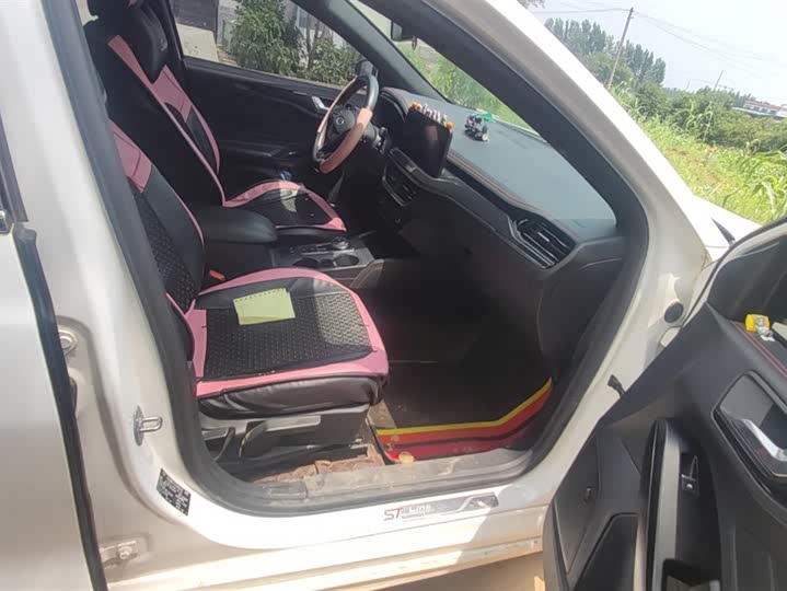 Фото 8 - Ford Focus