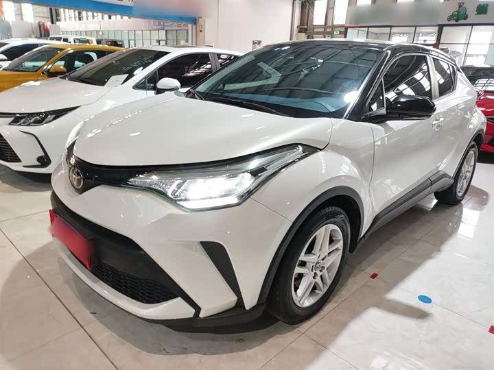 Фото 2 - Toyota C-HR