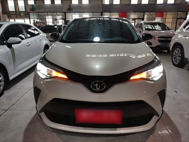 Фото 3 - Toyota C-HR