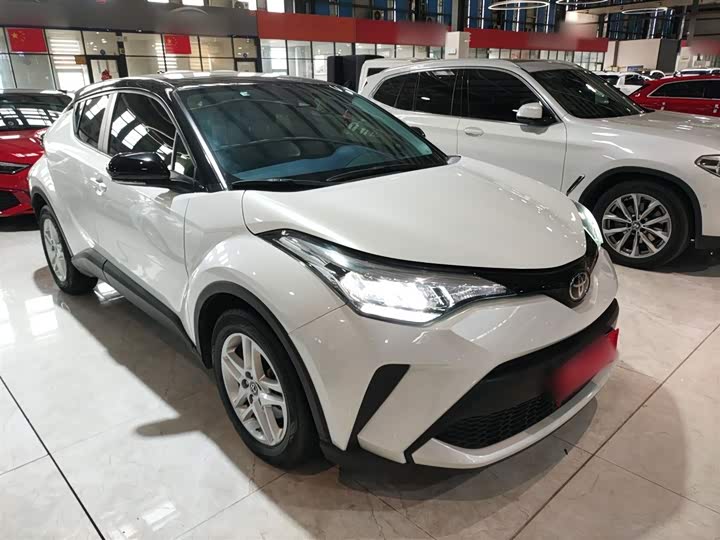 Фото 4 - Toyota C-HR