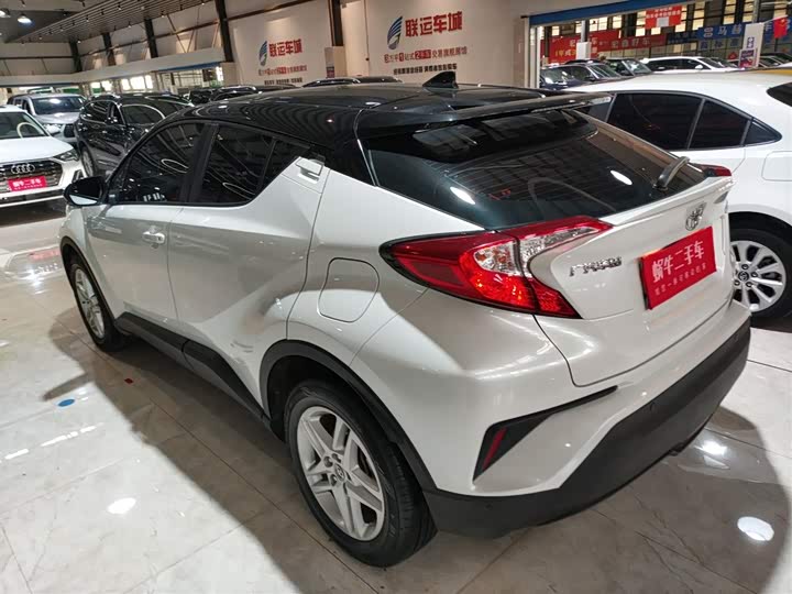 Фото 5 - Toyota C-HR