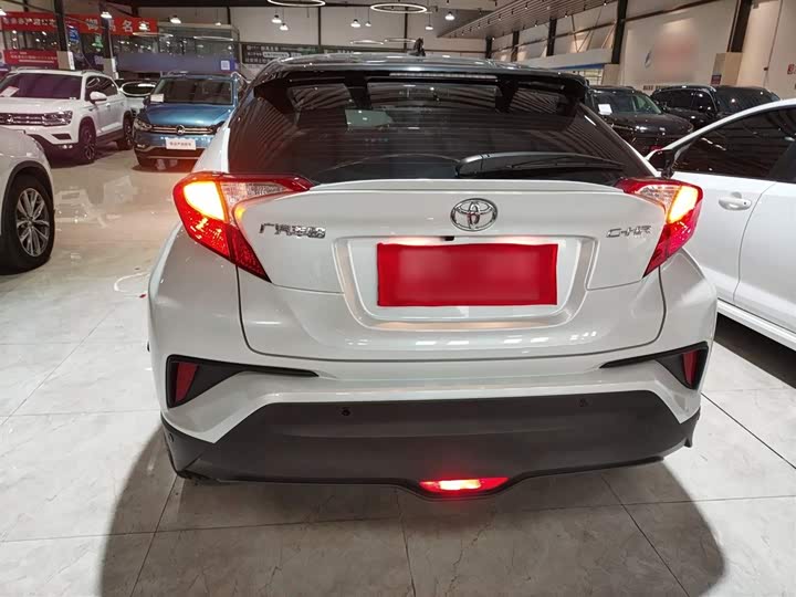 Фото 6 - Toyota C-HR