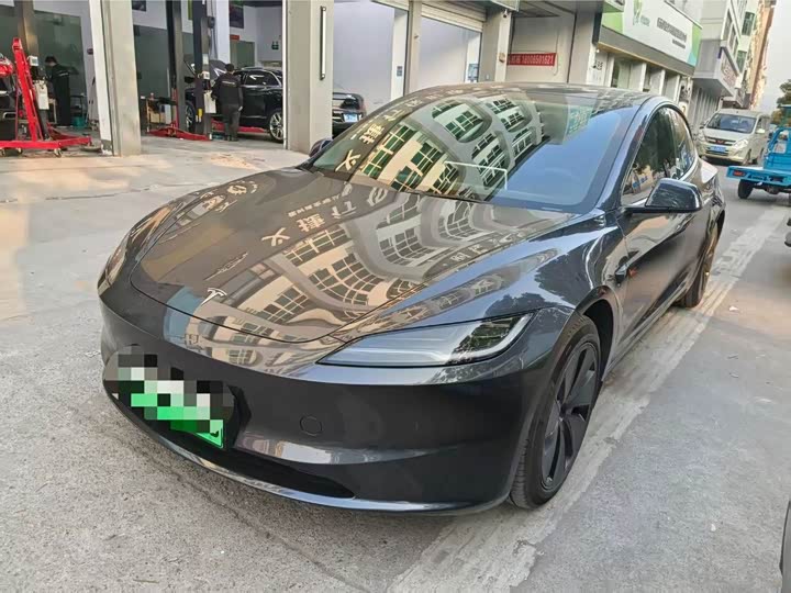 Фото 1 - Tesla Model 3
