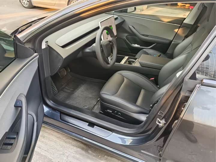 Фото 3 - Tesla Model 3