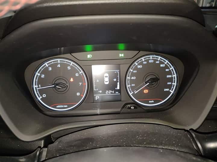 Фото 4 - Geely Vision X3