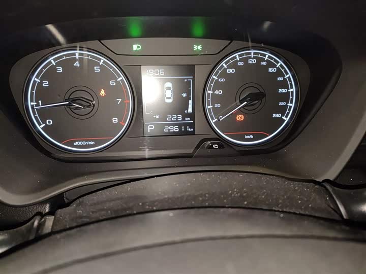 Фото 5 - Geely Vision X3