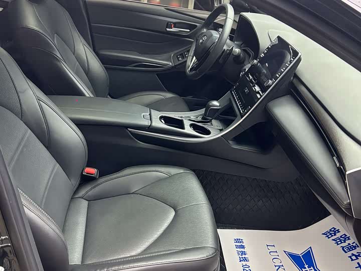 Фото 8 - Toyota Avalon