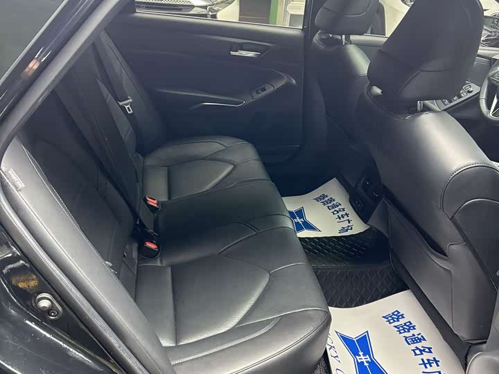 Фото 9 - Toyota Avalon