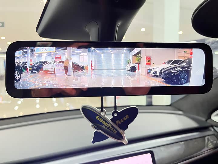 Фото 8 - Tesla Model Y