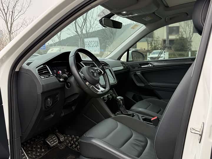 Фото 4 - Volkswagen Tiguan L Pro