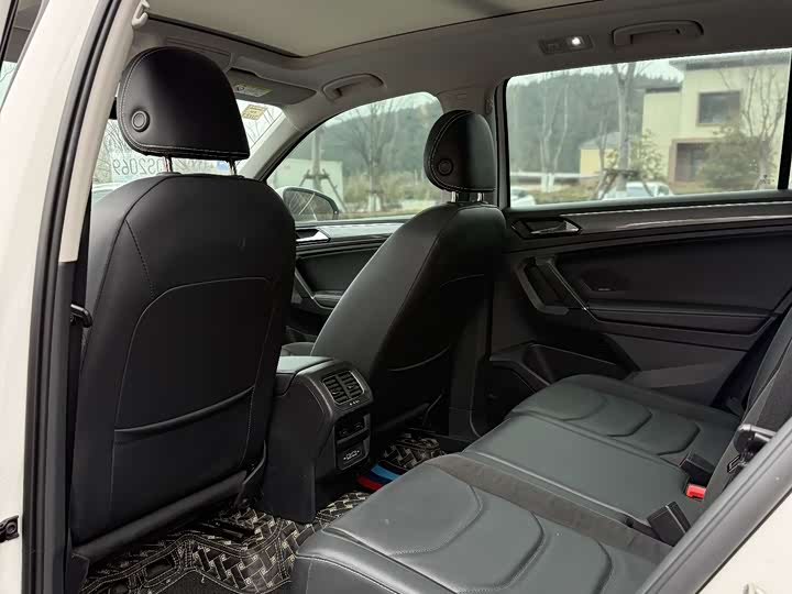 Фото 5 - Volkswagen Tiguan L Pro