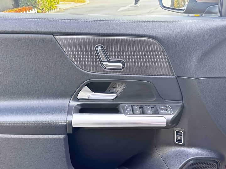 Фото 8 - Mercedes-Benz EQA