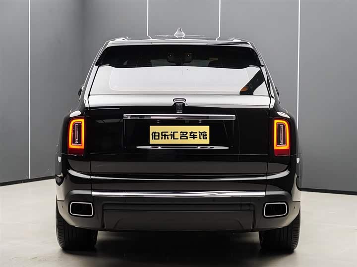 Фото 6 - Rolls-Royce Cullinan