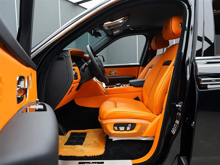 Фото 9 - Rolls-Royce Cullinan