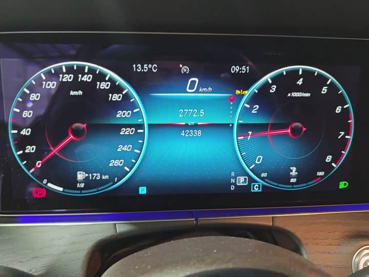 Фото 2 - Mercedes-Benz E-Class