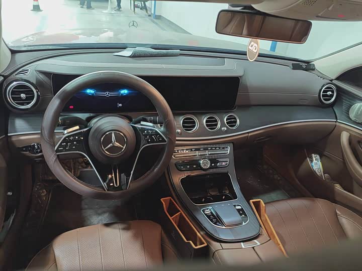 Фото 3 - Mercedes-Benz E-Class