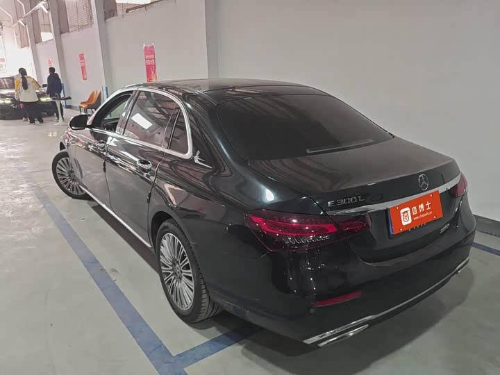 Фото 5 - Mercedes-Benz E-Class